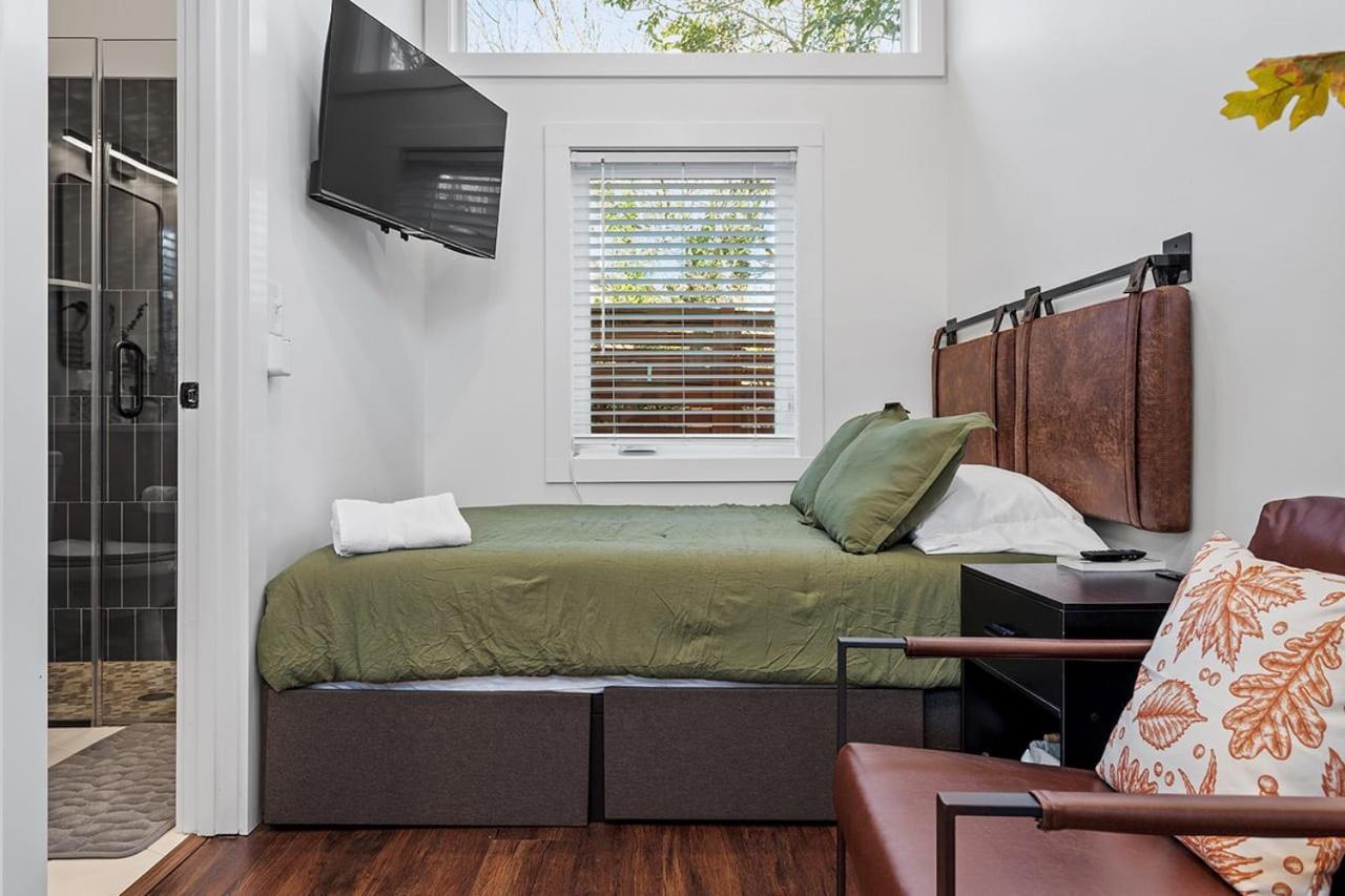 The Acorn - Tiny House In Historic Oakwood Villa Raleigh Exterior photo