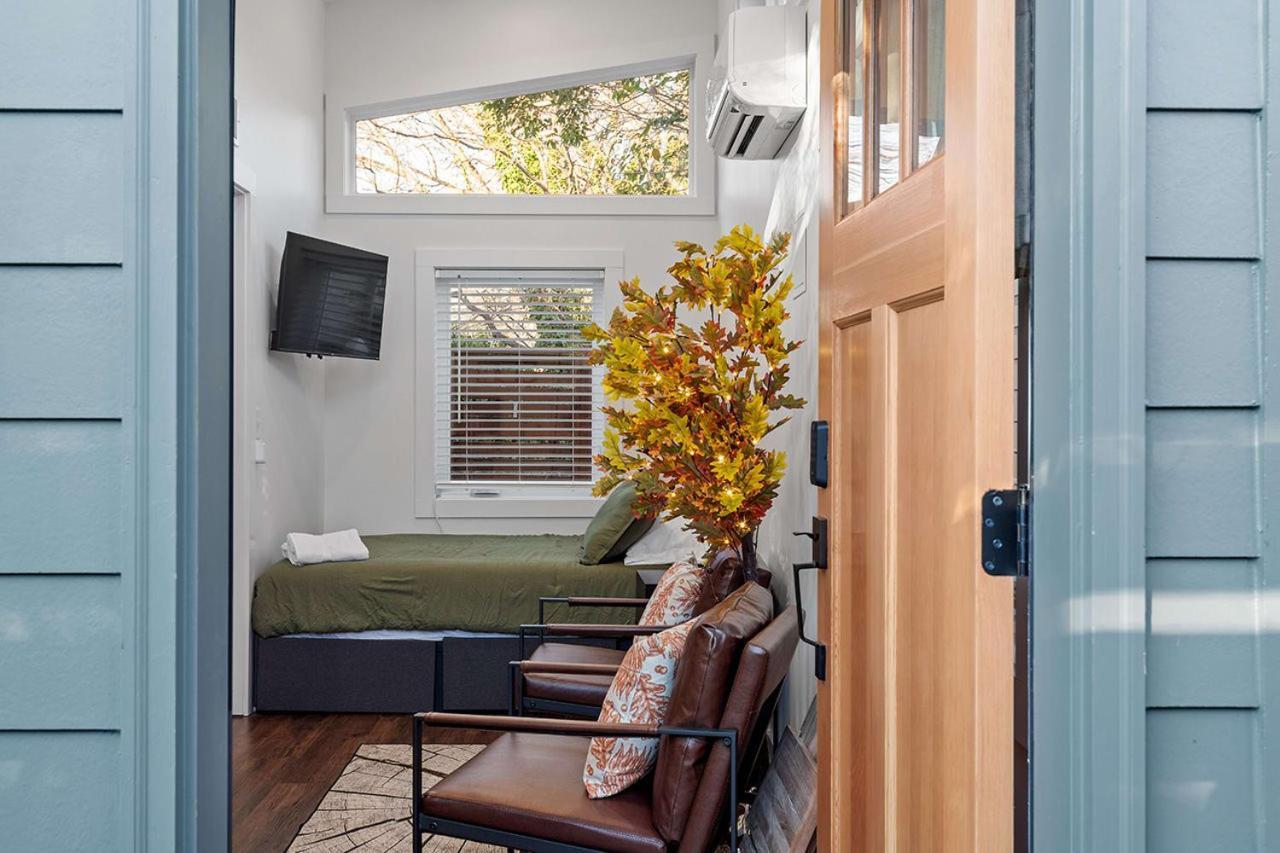 The Acorn - Tiny House In Historic Oakwood Villa Raleigh Exterior photo